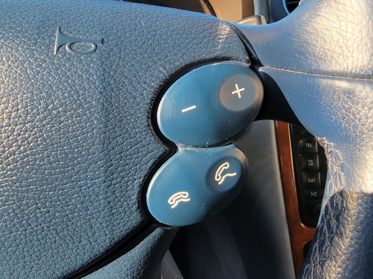 Used 2004 Mercedes-Benz CLK 500 Cabriolet image 31