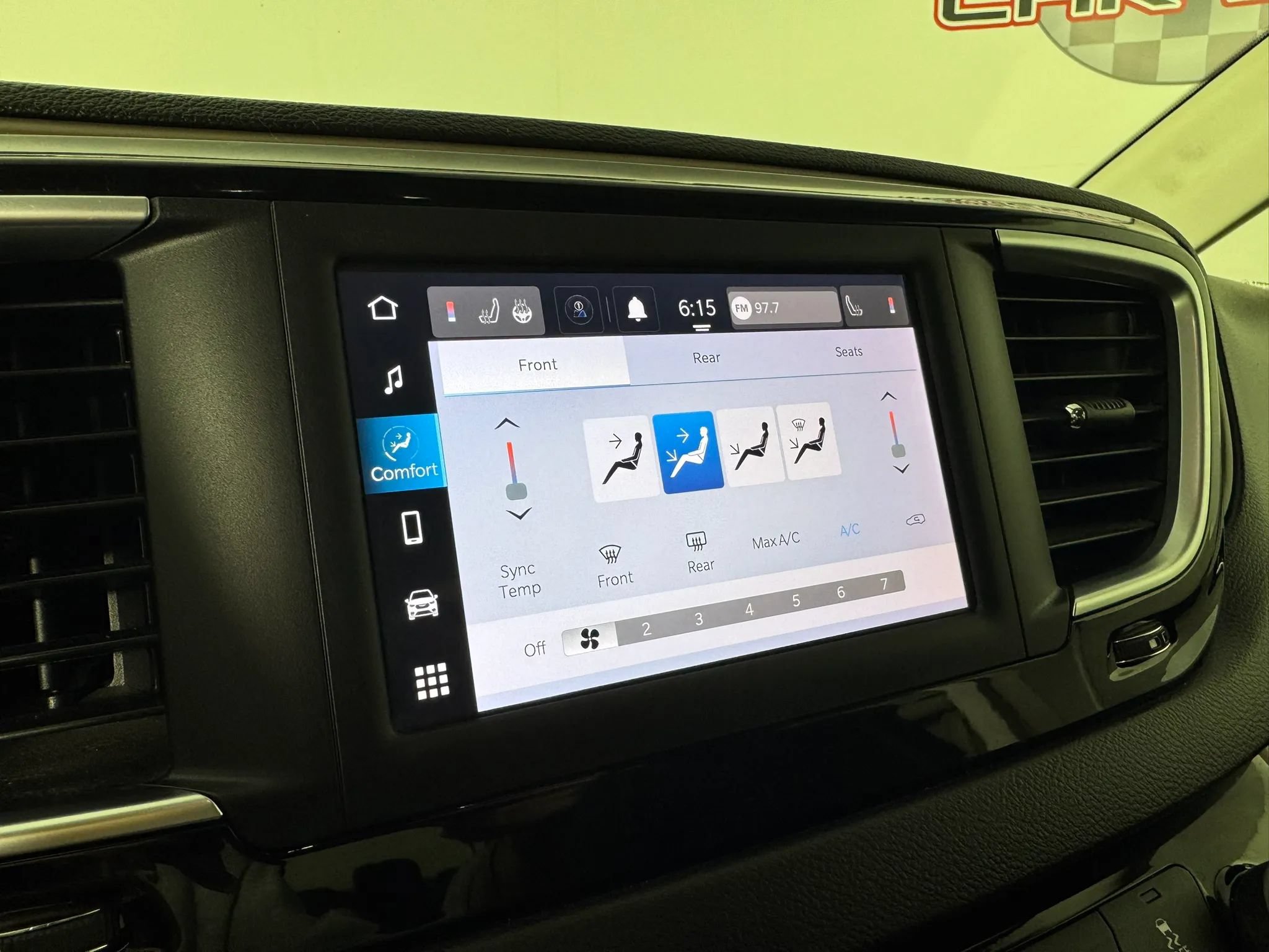 Used 2022 Chrysler Voyager LX FWD image 21