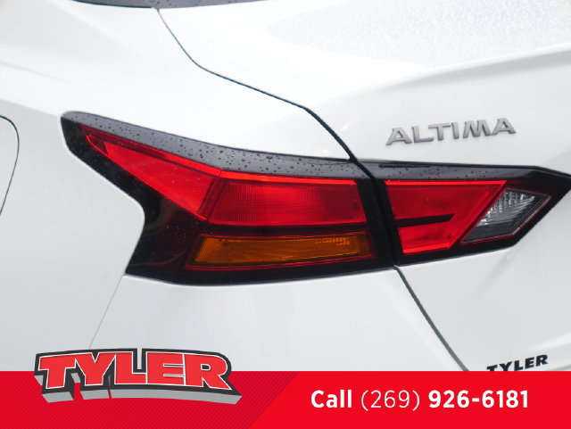 Used 2025 Nissan Altima 2.5 SV FWD image 12