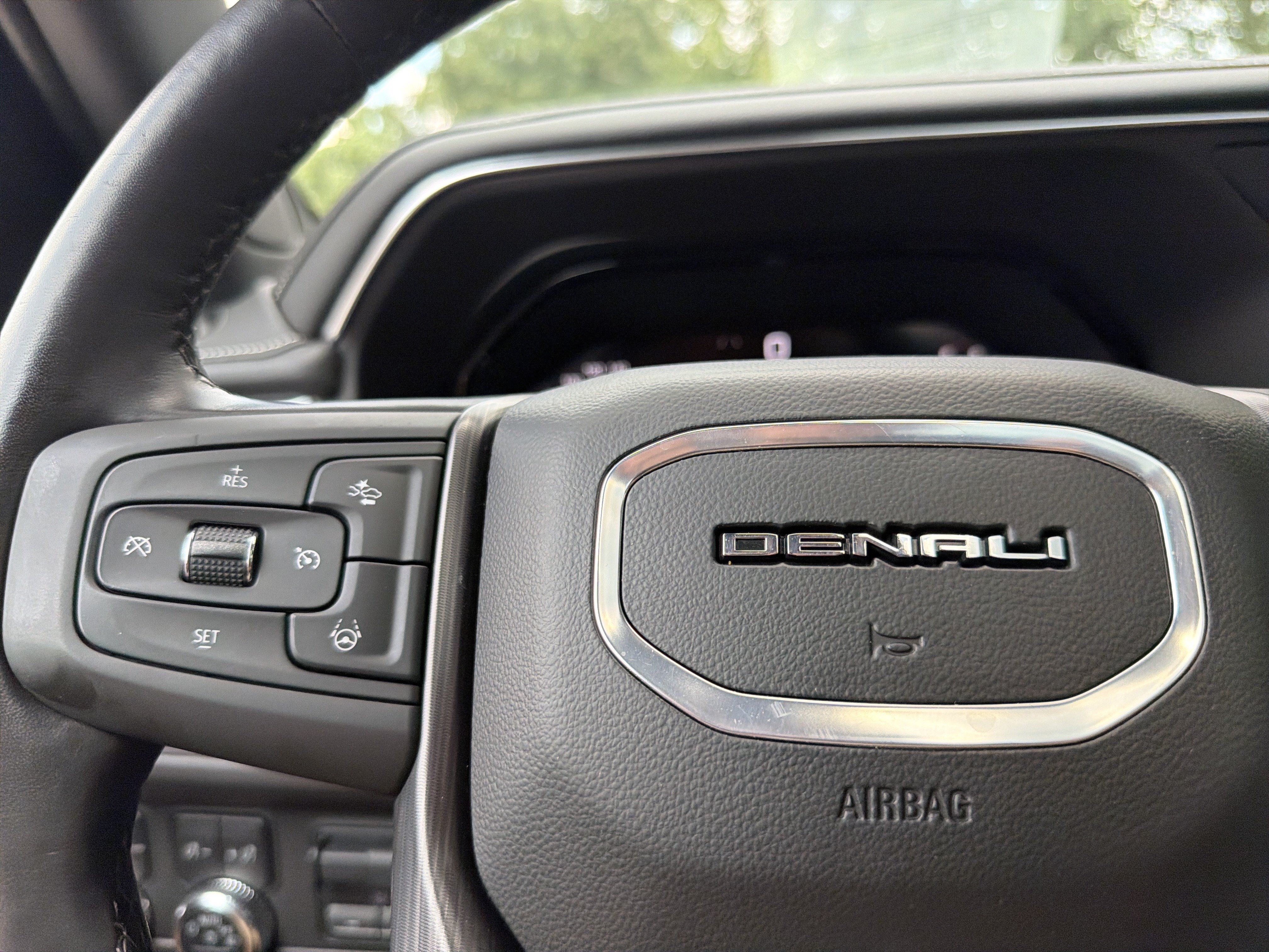 Used 2024 GMC Yukon XL Denali Ultimate AWD/4WD image 30