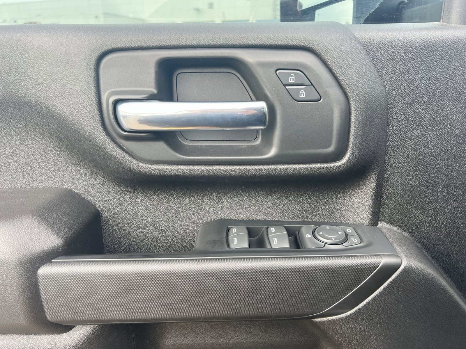 Used 2023 Chevrolet Silverado 2500 Custom w/ Custom Value Package image 15