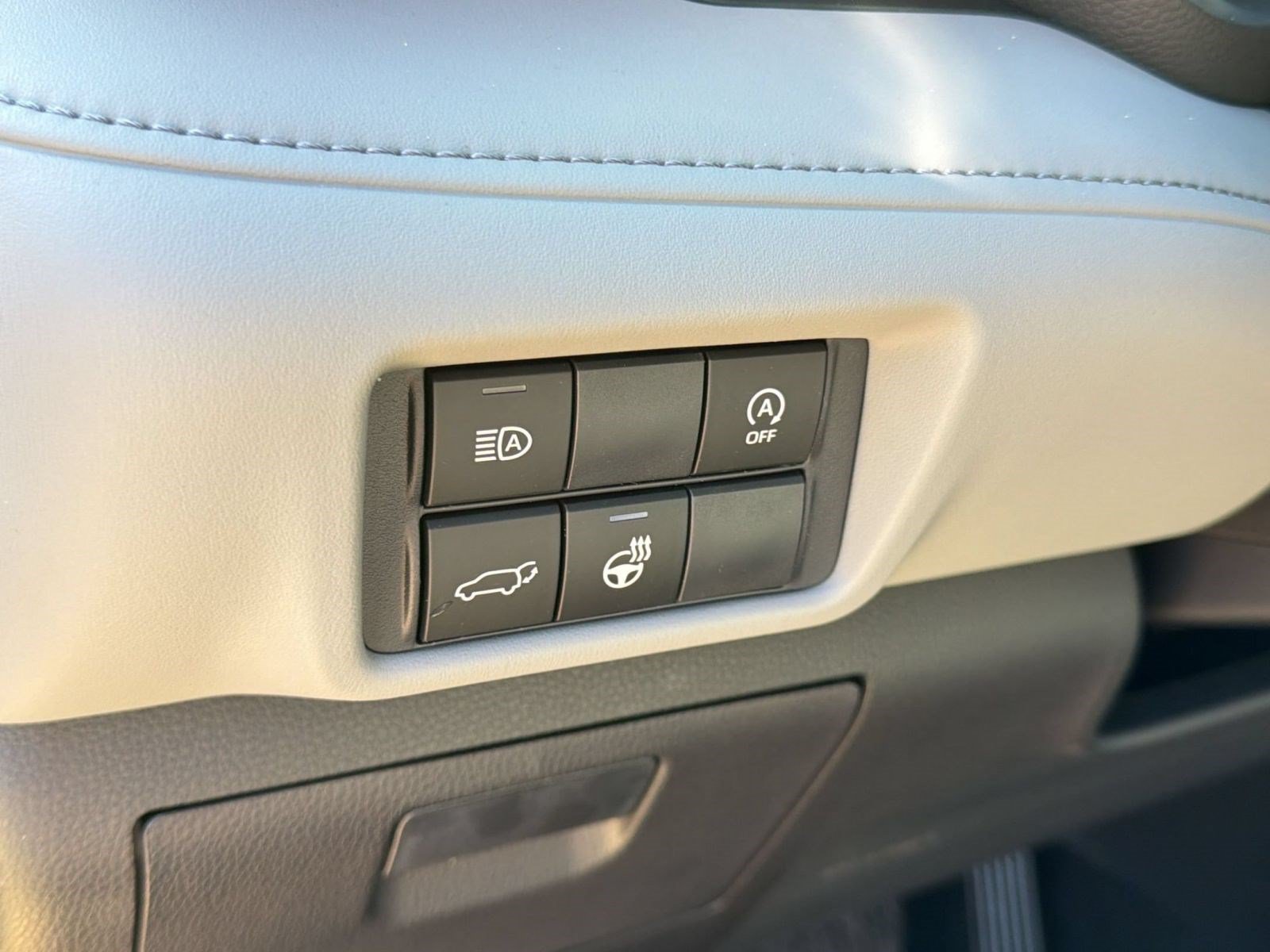 Used 2026 Toyota Highlander Limited AWD/4WD image 19