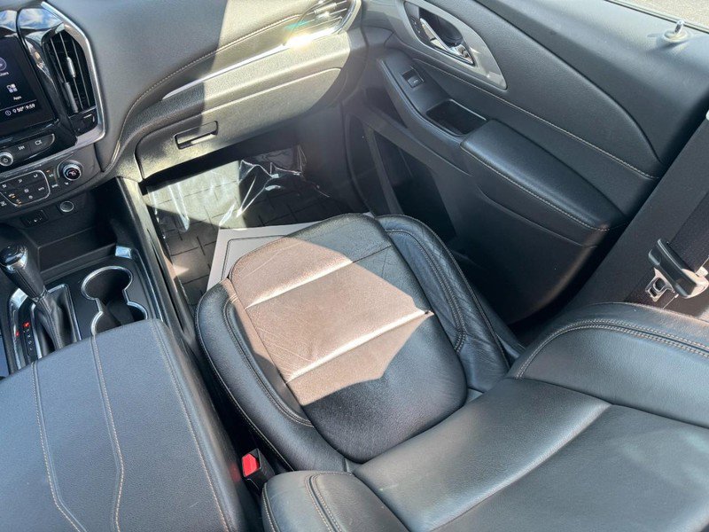 Used 2020 Chevrolet Traverse LT image 16