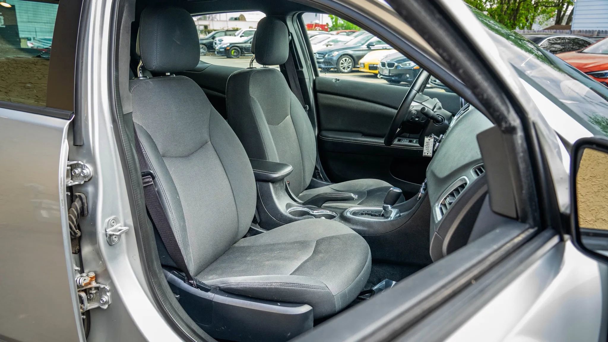 Used 2012 Dodge Avenger SXT FWD image 7
