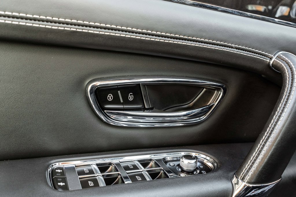 Used 2019 Bentley Bentayga image 19