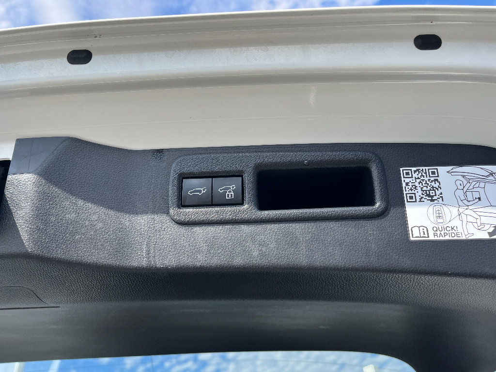 Used 2021 Toyota Venza LE image 12