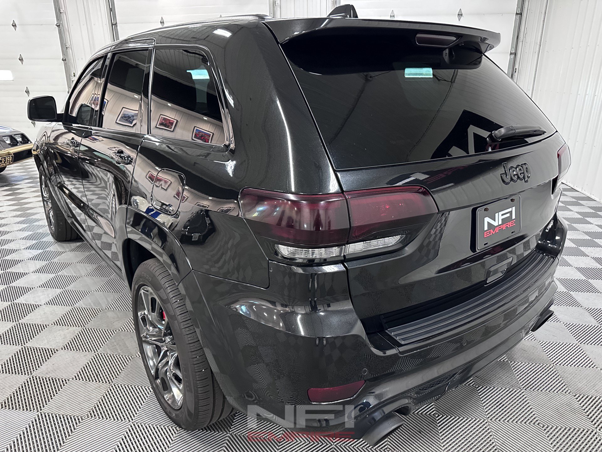 Used 2016 Jeep Grand Cherokee SRT AWD/4WD image 10