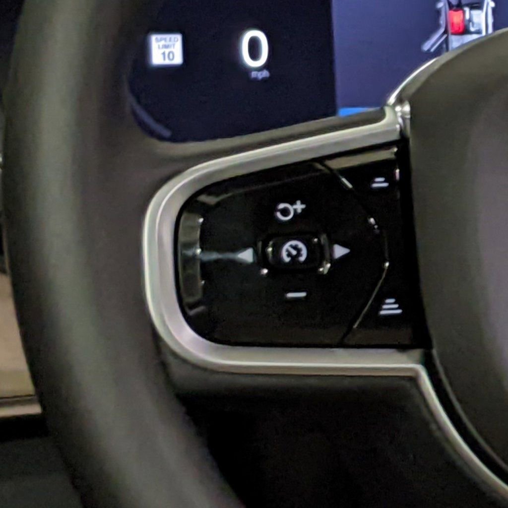 New 2026 Volvo XC90 B6 Plus w/ Protection Package Premier image 16