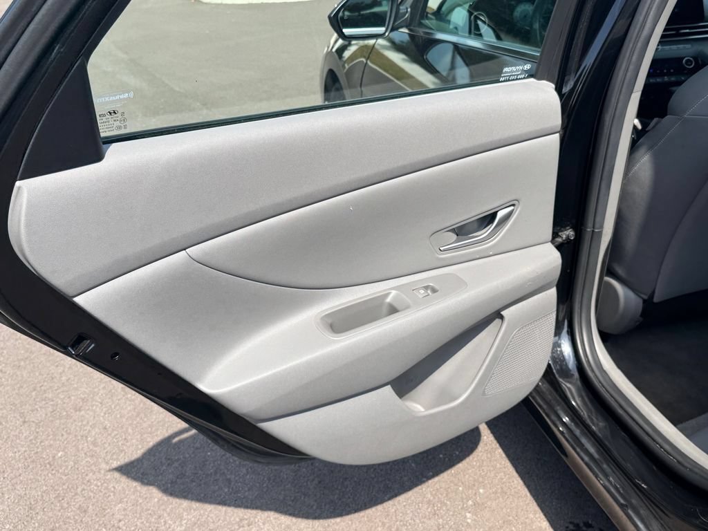 Used 2025 Hyundai Elantra SEL FWD image 18