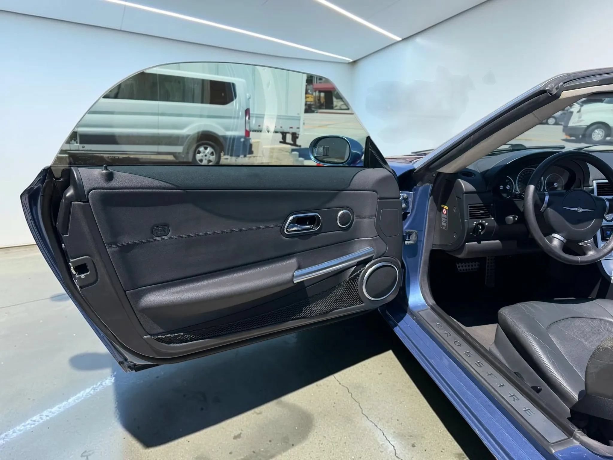 Used 2005 Chrysler Crossfire Limited RWD image 9