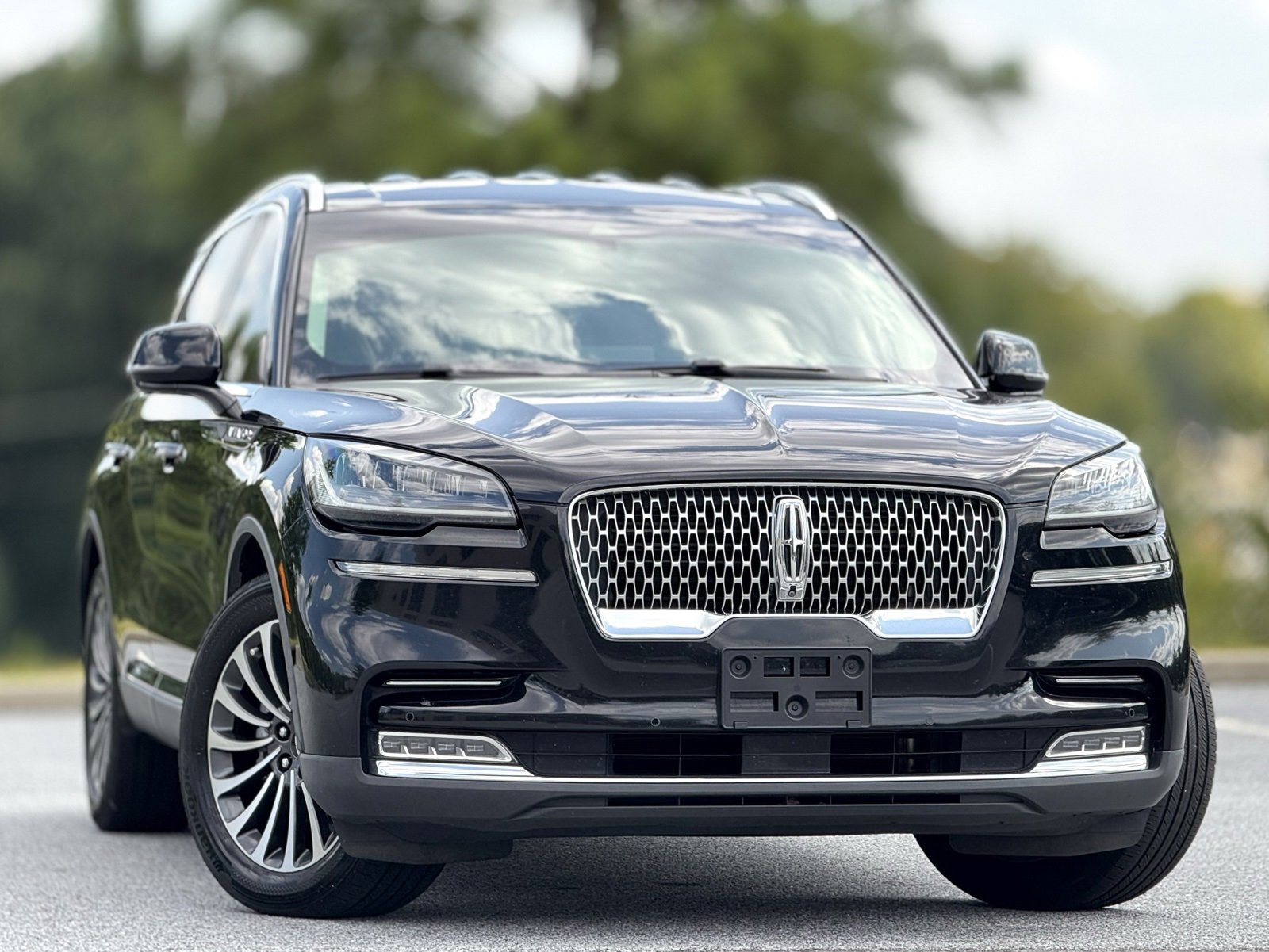 Used 2020 Lincoln Aviator Reserve w/ Elements Package Plus image 3