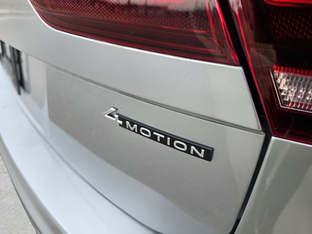 Used 2023 Volkswagen Tiguan SE R-Line image 11