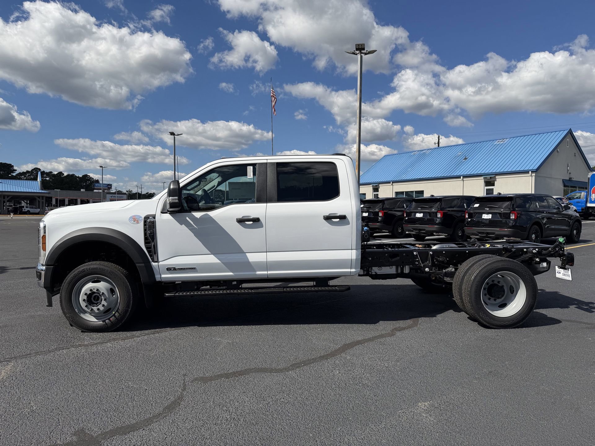 New 2026 Ford F550 4x4 Crew Cab image 19