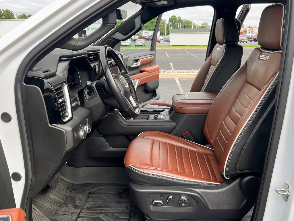 Used 2024 GMC Sierra 3500 Denali Ultimate image 3