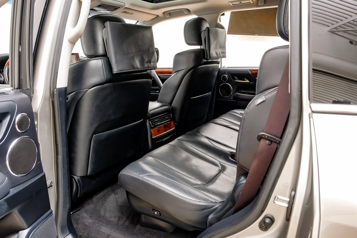 Used 2019 Lexus LX 570 4WD w/ Luxury Package image 32