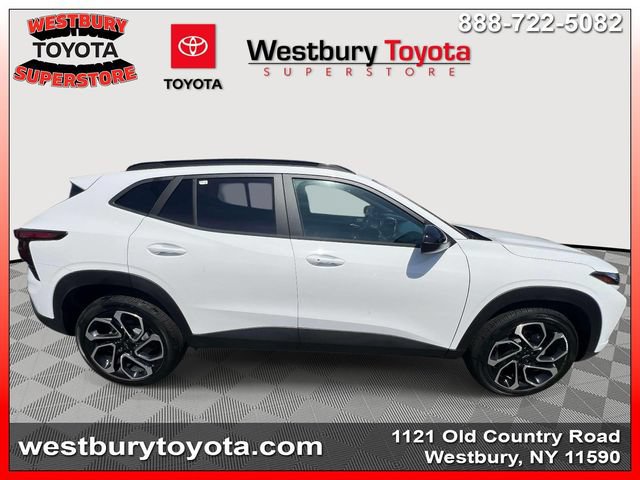 Used 2026 Chevrolet Trax RS w/ Sunroof Package FWD image 5