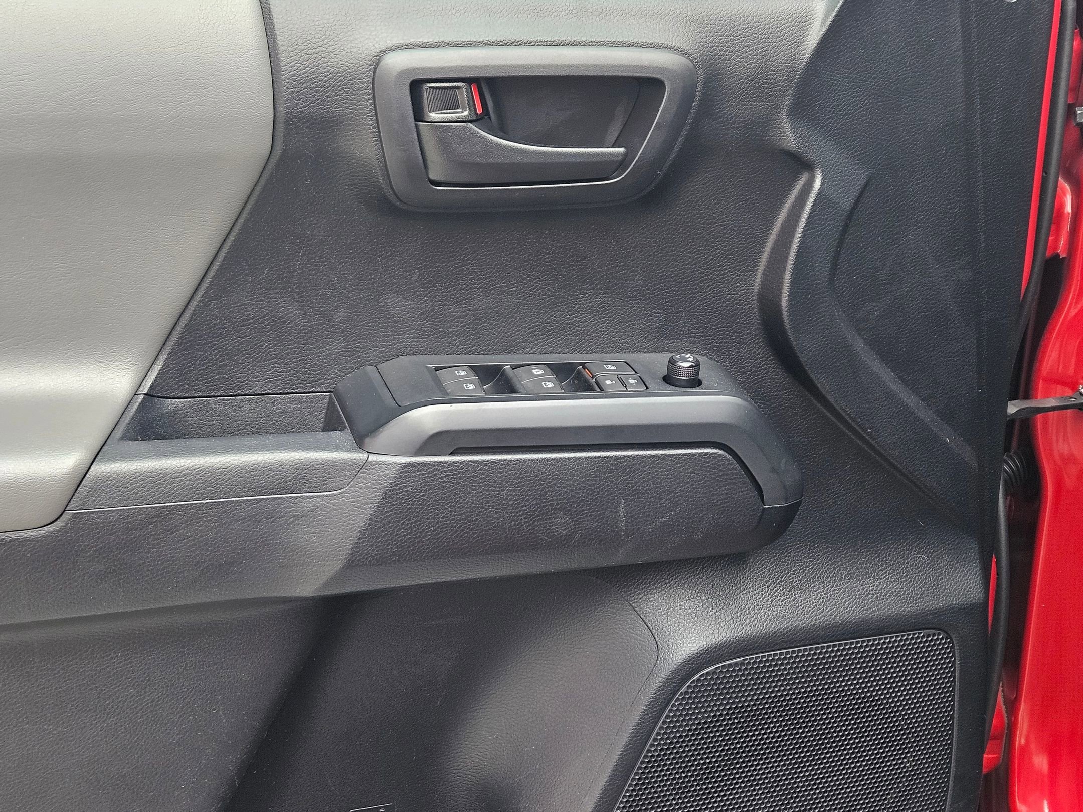 Used 2019 Toyota Tacoma SR w/ SR Convenience Package image 18