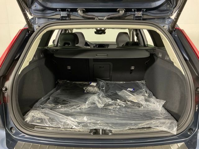 New 2026 Volvo V60 B5 Cross Country Plus w/ Protection Package Premier image 31