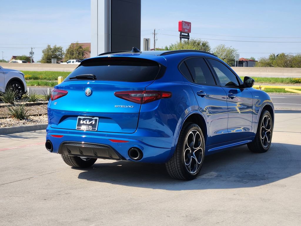 Used 2022 Alfa Romeo Stelvio Veloce image 4