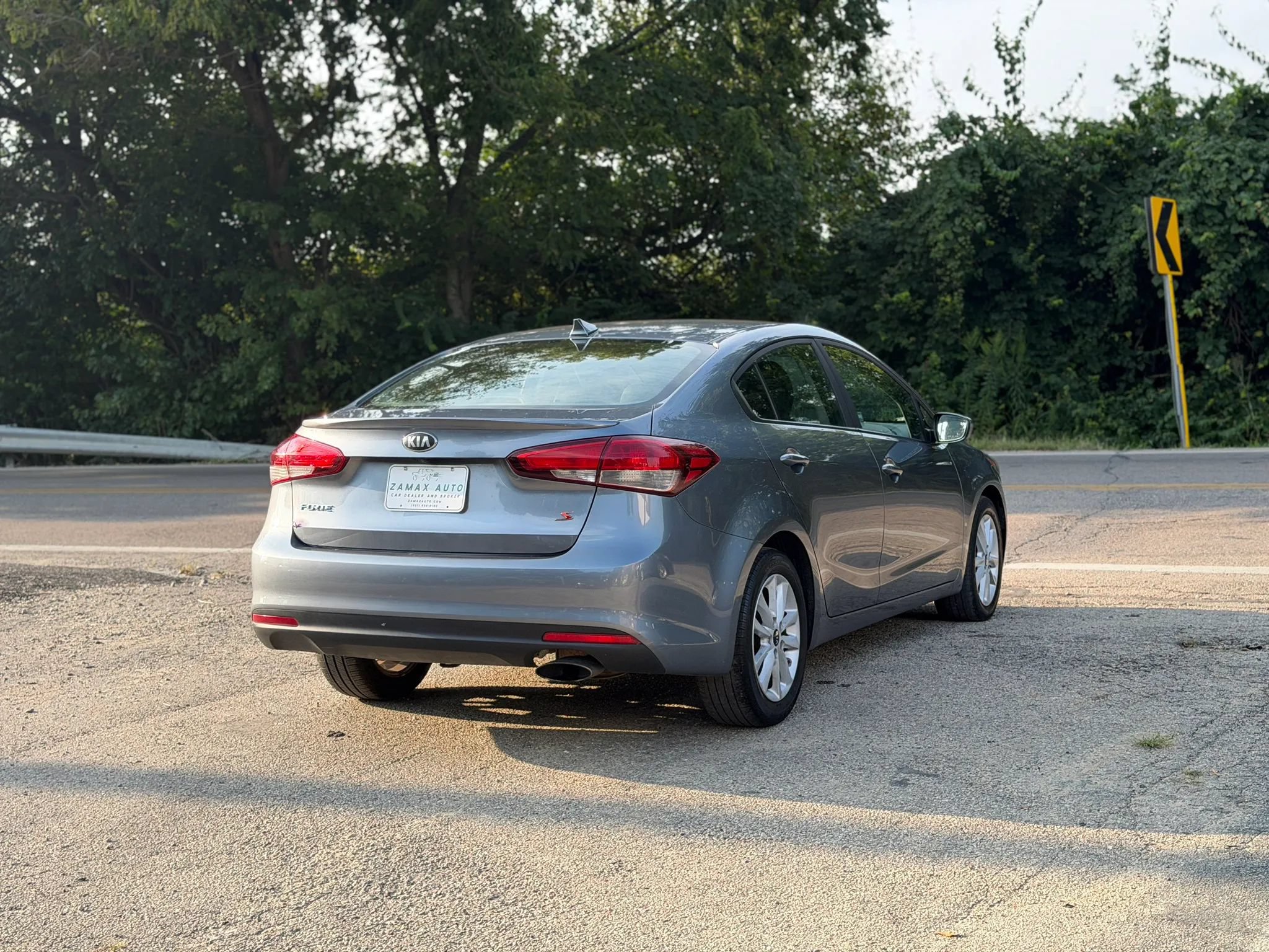 Used 2017 Kia Forte S FWD image 11