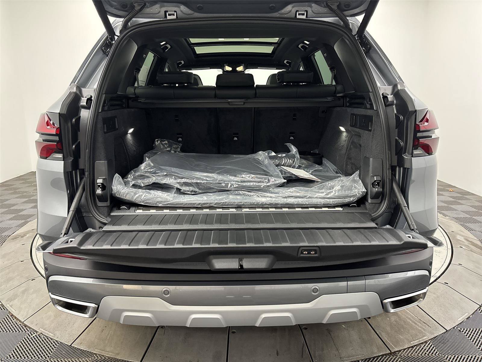 New 2026 BMW X5 xDrive50e w/ Executive Package AWD/4WD image 21