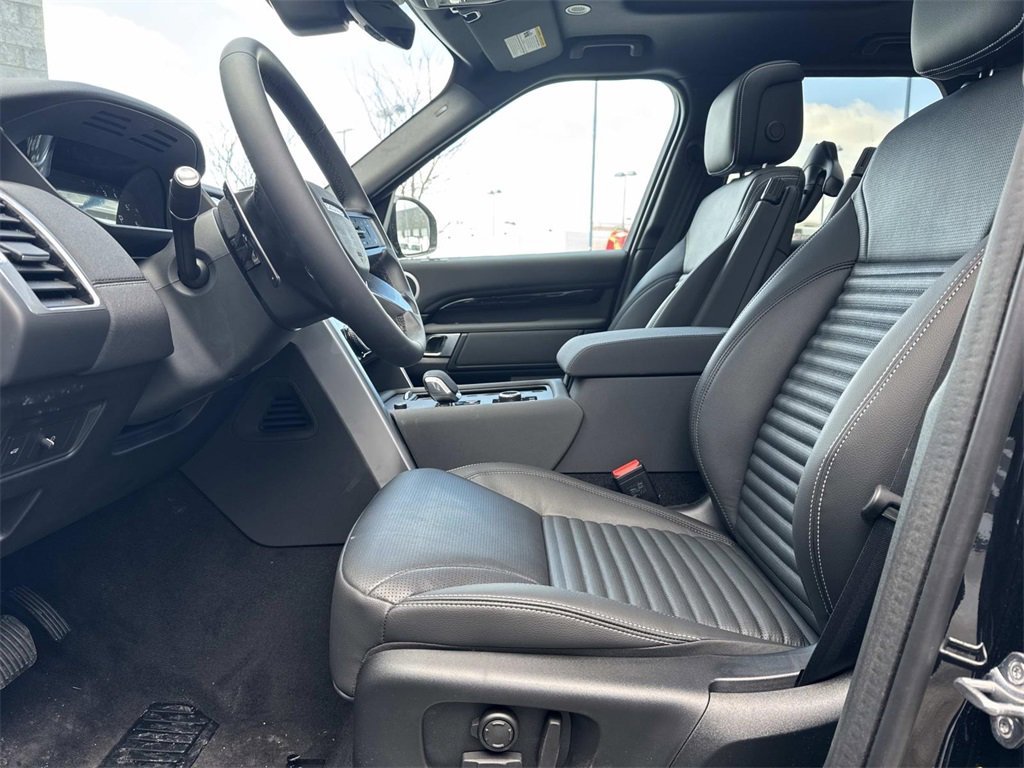 New 2026 Land Rover Discovery S image 19