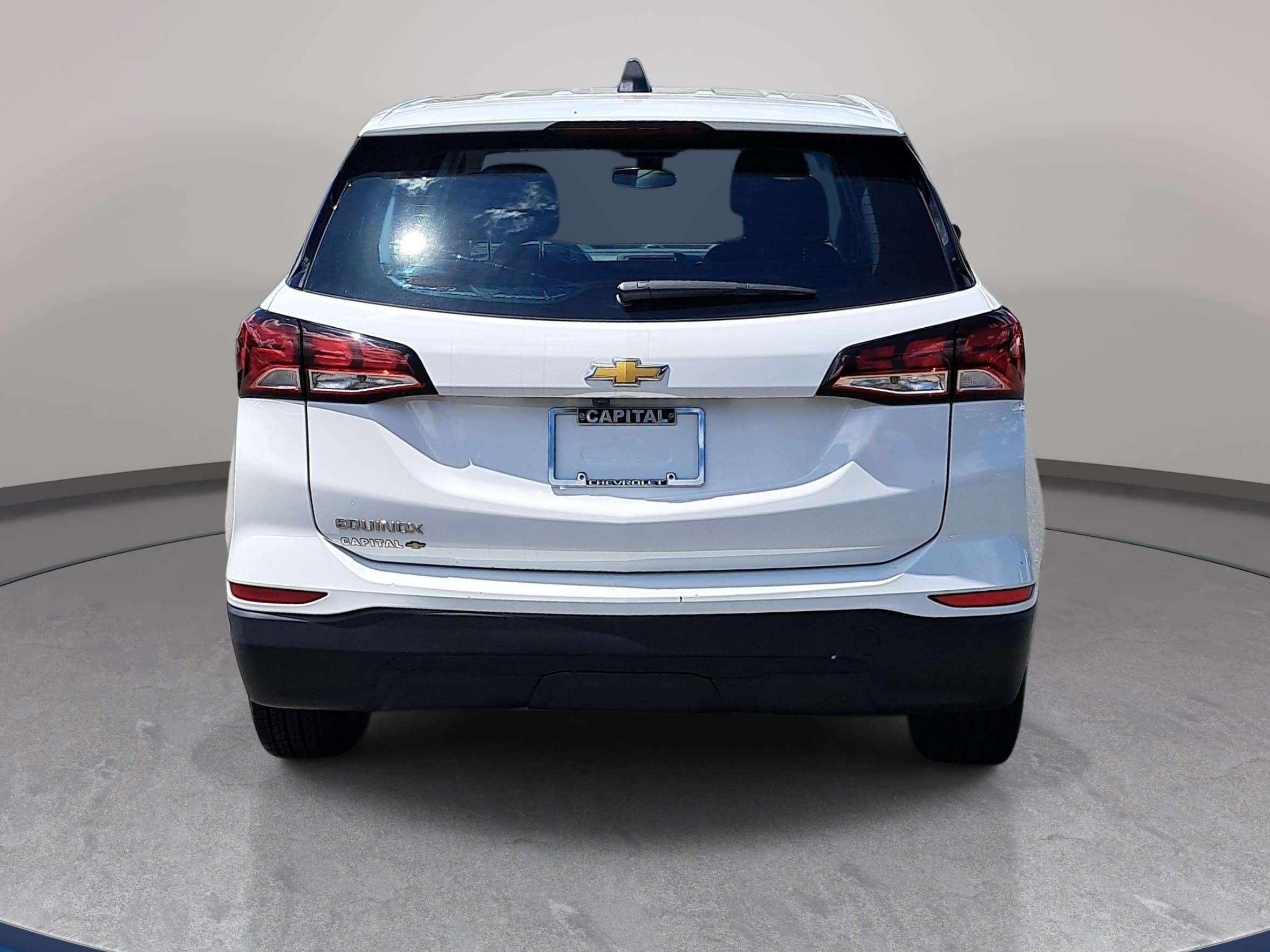 Used 2023 Chevrolet Equinox LS FWD image 6