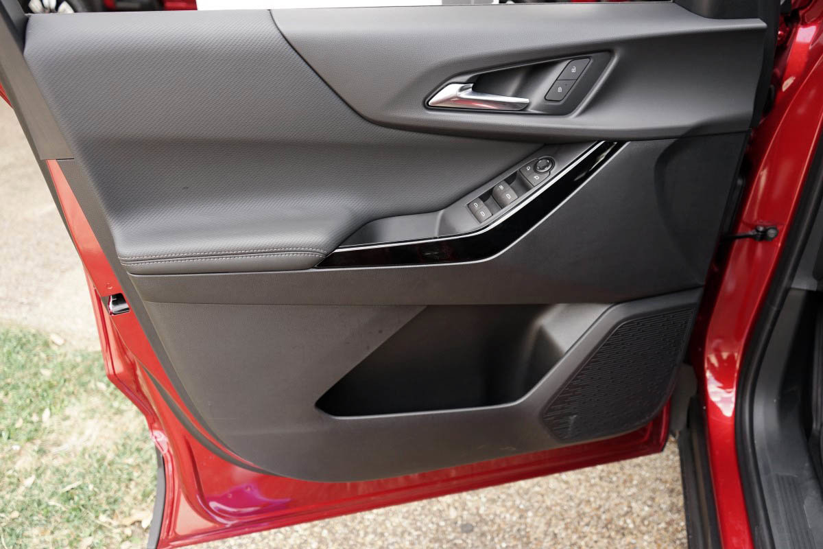 New 2025 Chevrolet Equinox LT w/ Safety and Technology Package image 39