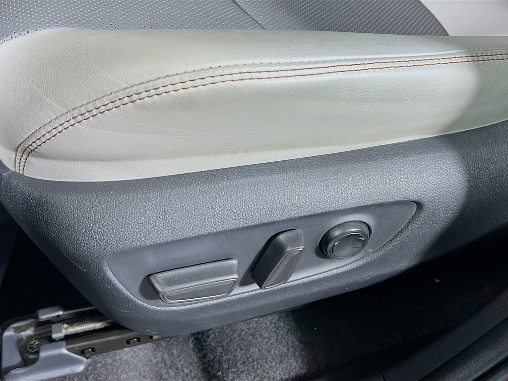 Used 2023 Toyota RAV4 Limited AWD/4WD image 18