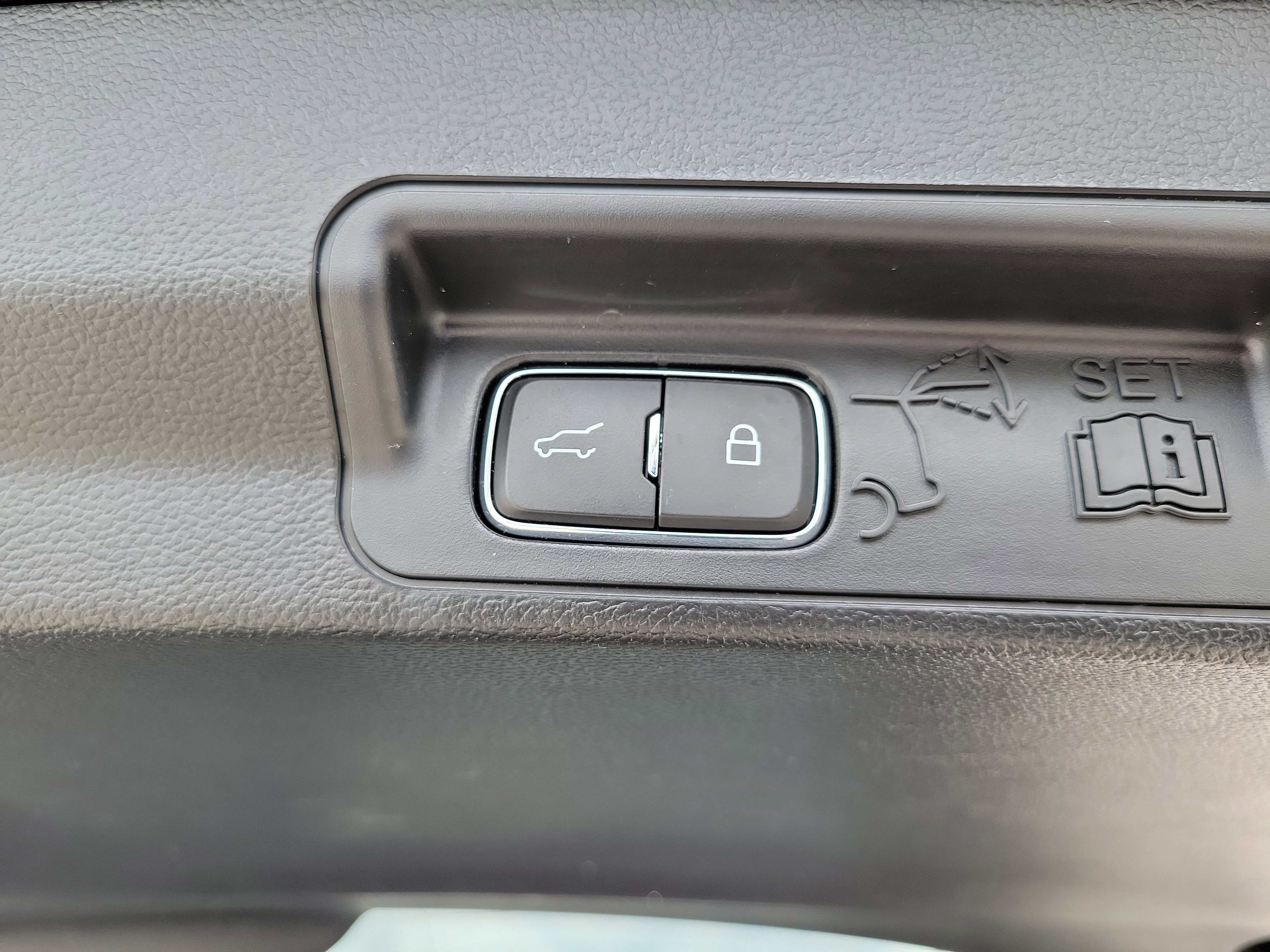 Used 2023 Ford Explorer XLT RWD image 16