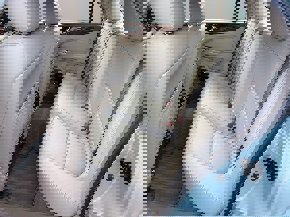 Used 2004 Jaguar XJ8 image 17