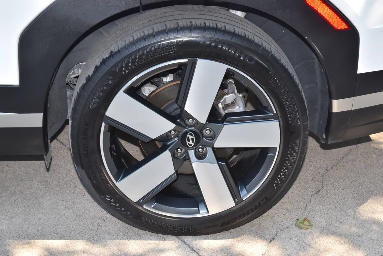 Used 2024 Hyundai Santa Fe Limited FWD image 38