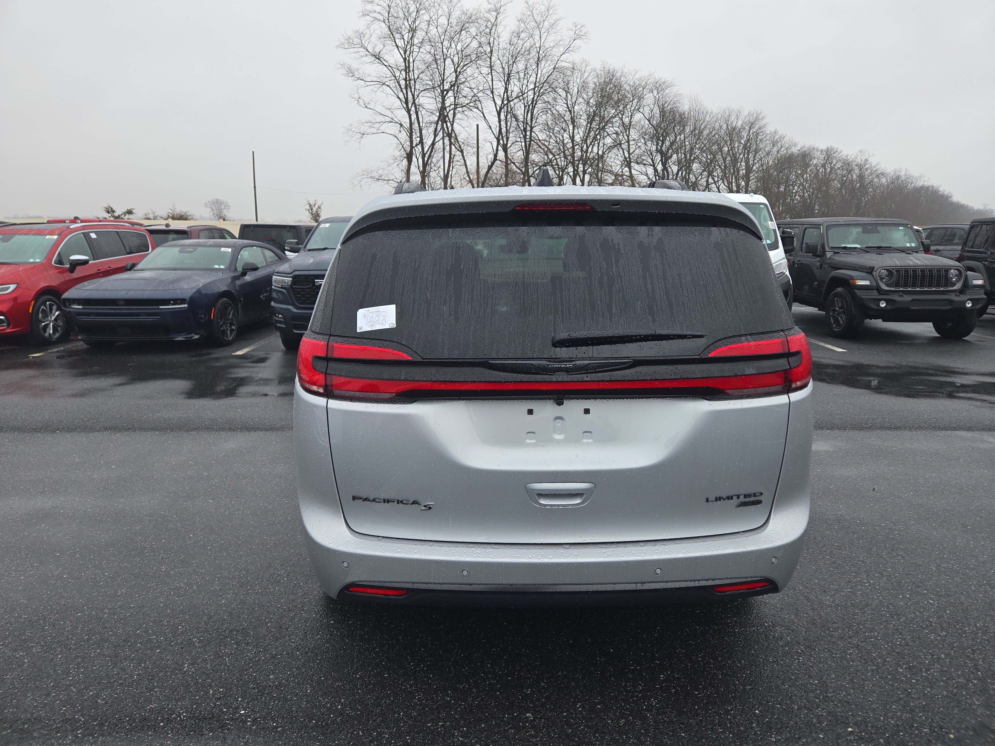 New 2026 Chrysler Pacifica Limited w/ S Appearance Package AWD/4WD image 4