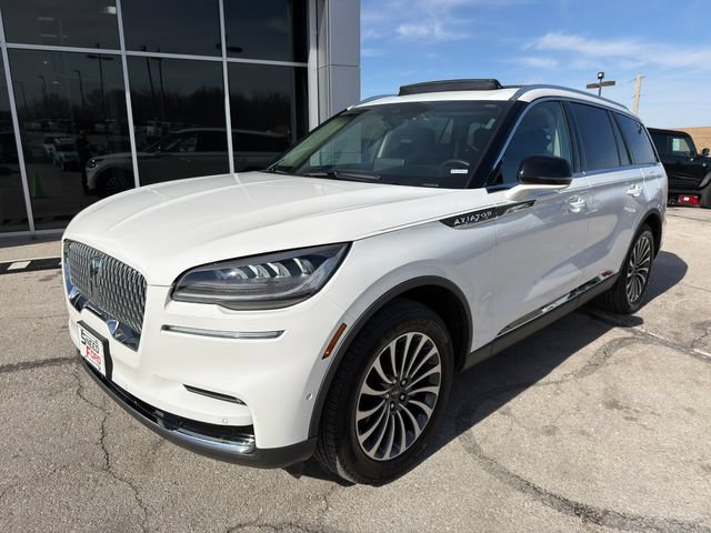 Used 2024 Lincoln Aviator Reserve w/ Equipment Group 201A AWD/4WD image 3