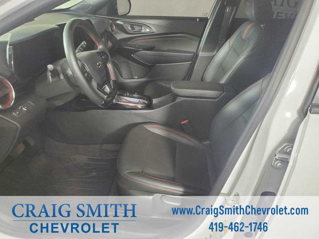 Used 2024 Chevrolet Trax RS w/ Sunroof Package FWD image 11