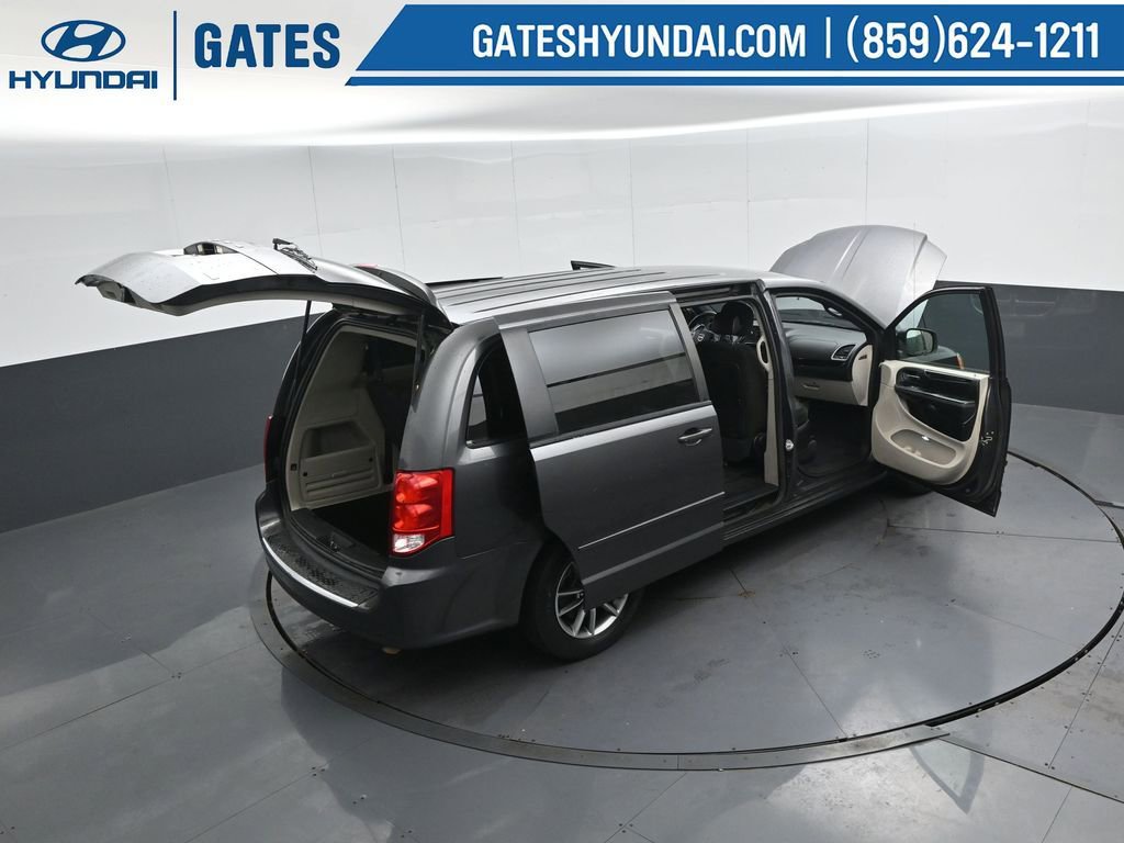 Used 2016 Dodge Grand Caravan SE image 50