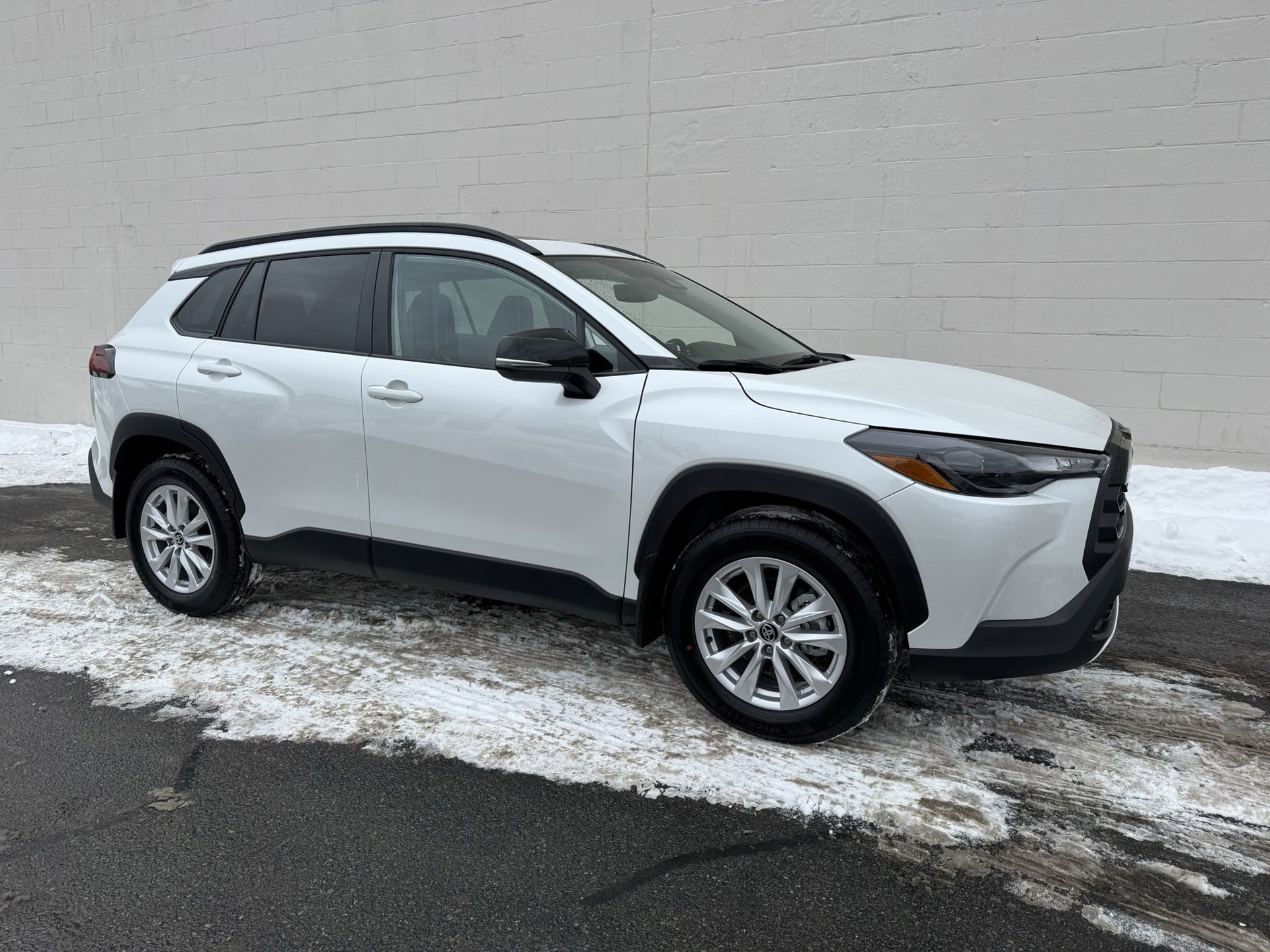 Used 2026 Toyota Corolla Cross LE image 6