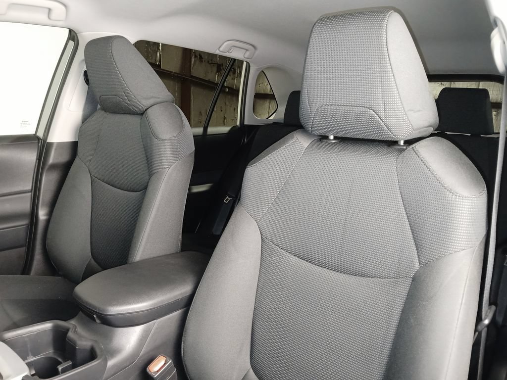 Used 2025 Toyota RAV4 LE AWD/4WD image 10