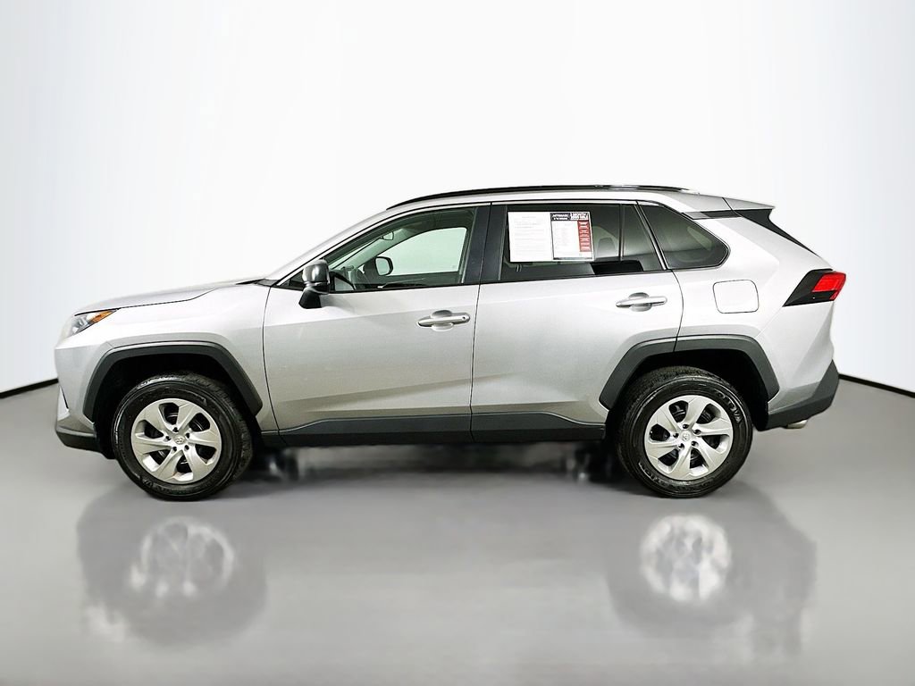 Used 2021 Toyota RAV4 LE image 5