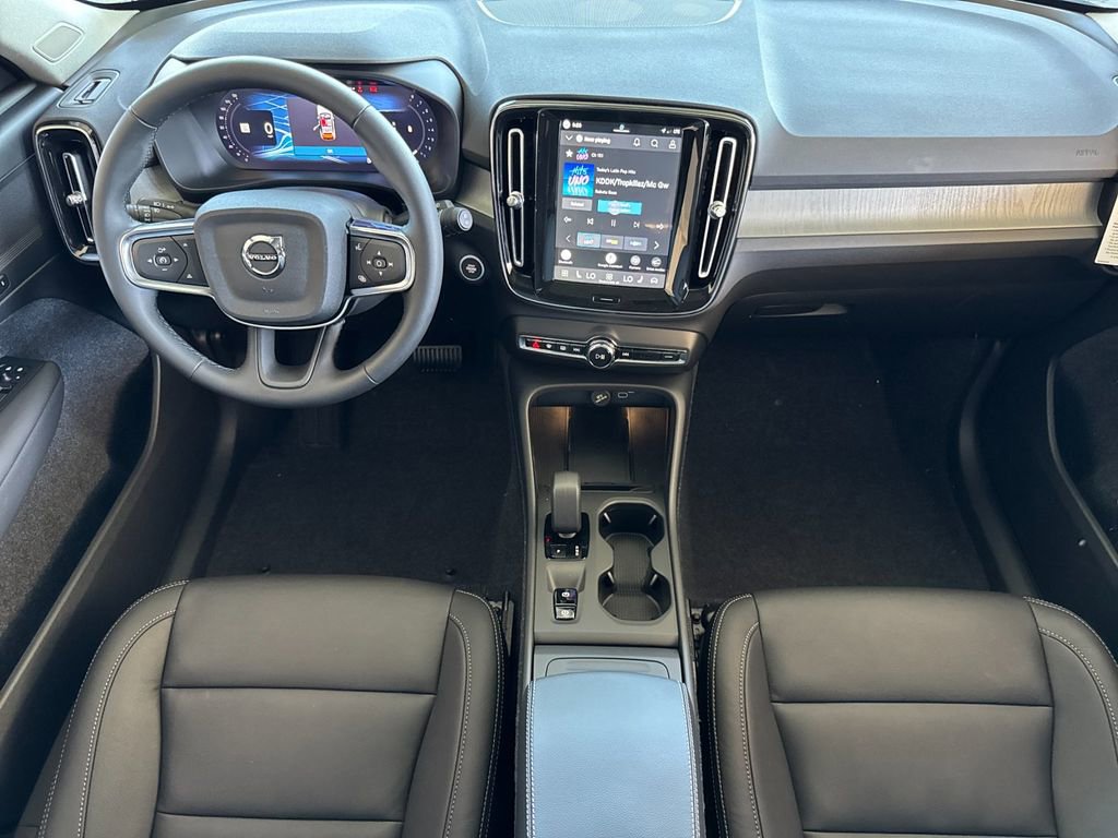 New 2026 Volvo XC40 B5 Core image 12