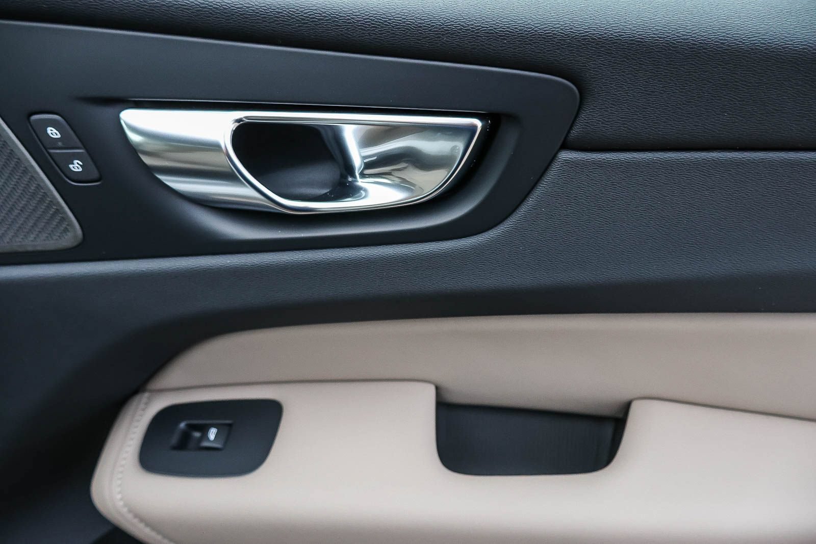 New 2027 Volvo XC60 B5 Plus AWD/4WD image 18