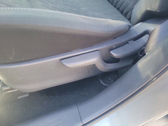 Used 2021 Nissan Kicks S image 19