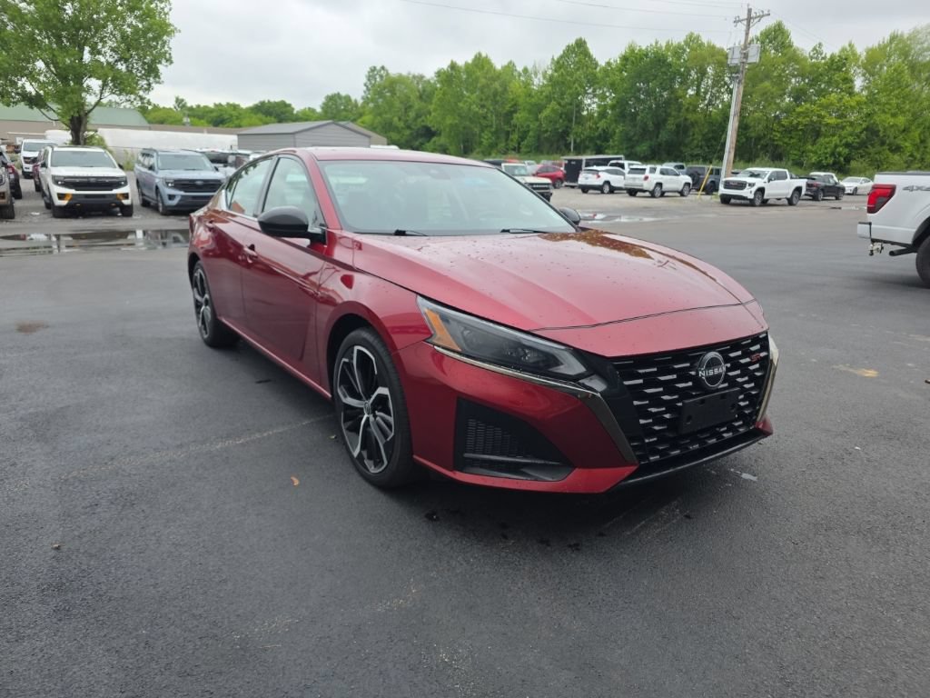 Used 2023 Nissan Altima 2.5 SR FWD image 4