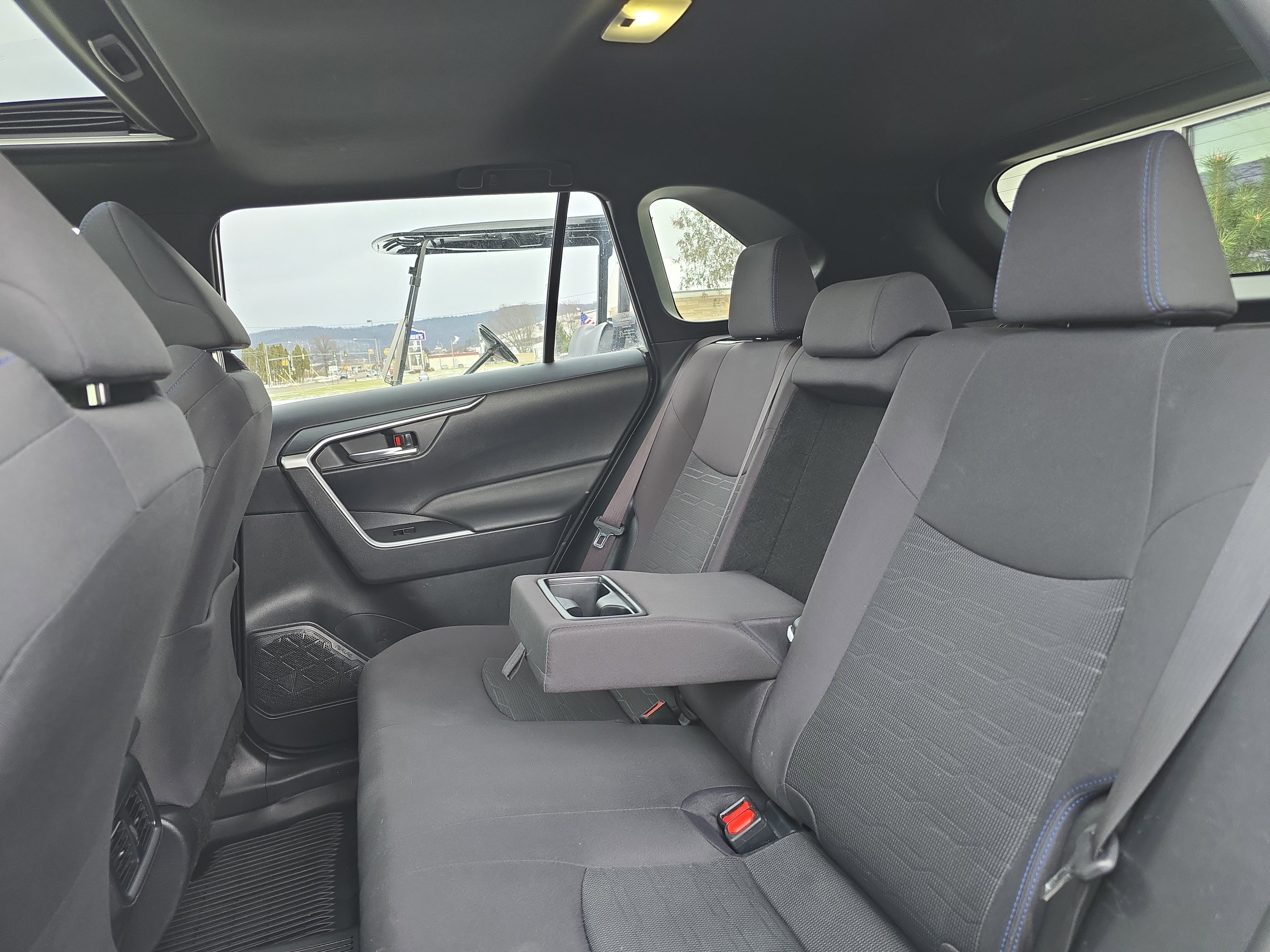 Used 2023 Toyota RAV4 SE image 14