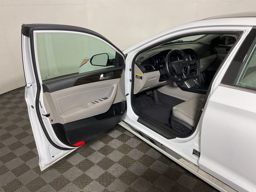 Used 2016 Hyundai Sonata Limited w/ Option Group 05 FWD image 20