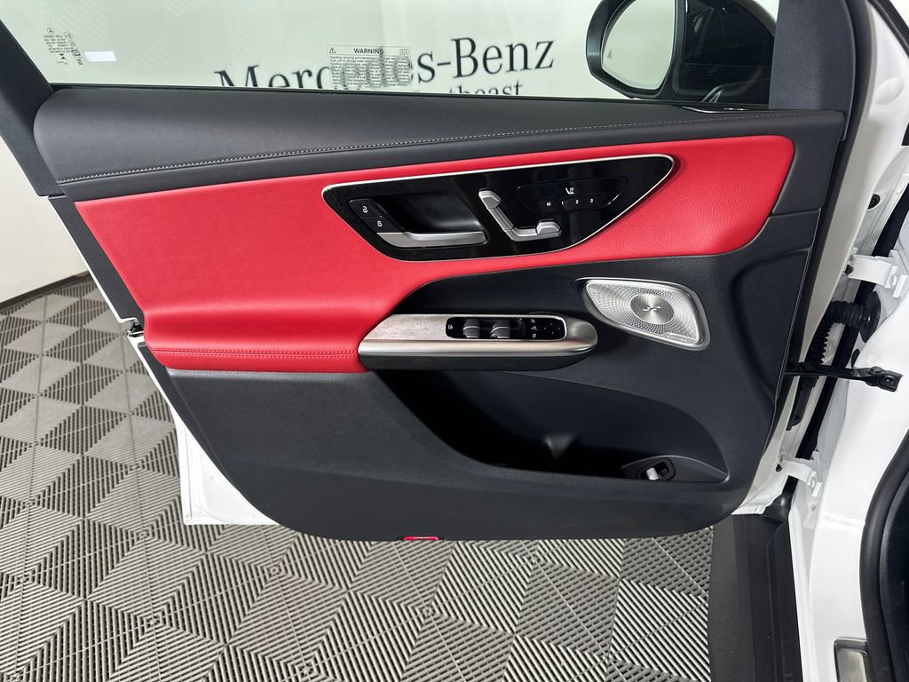 Used 2025 Mercedes-Benz GLC 300 4MATIC image 10