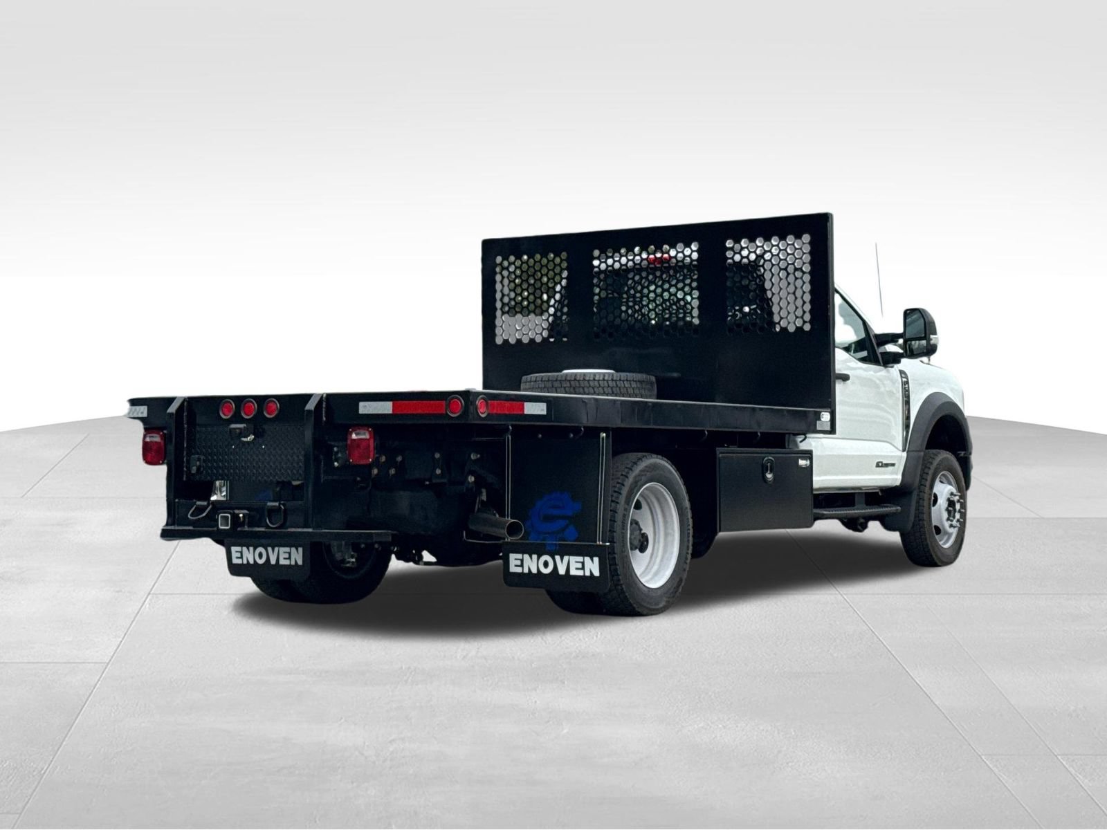 Used 2024 Ford F550 4x4 Regular Cab Super Duty image 3
