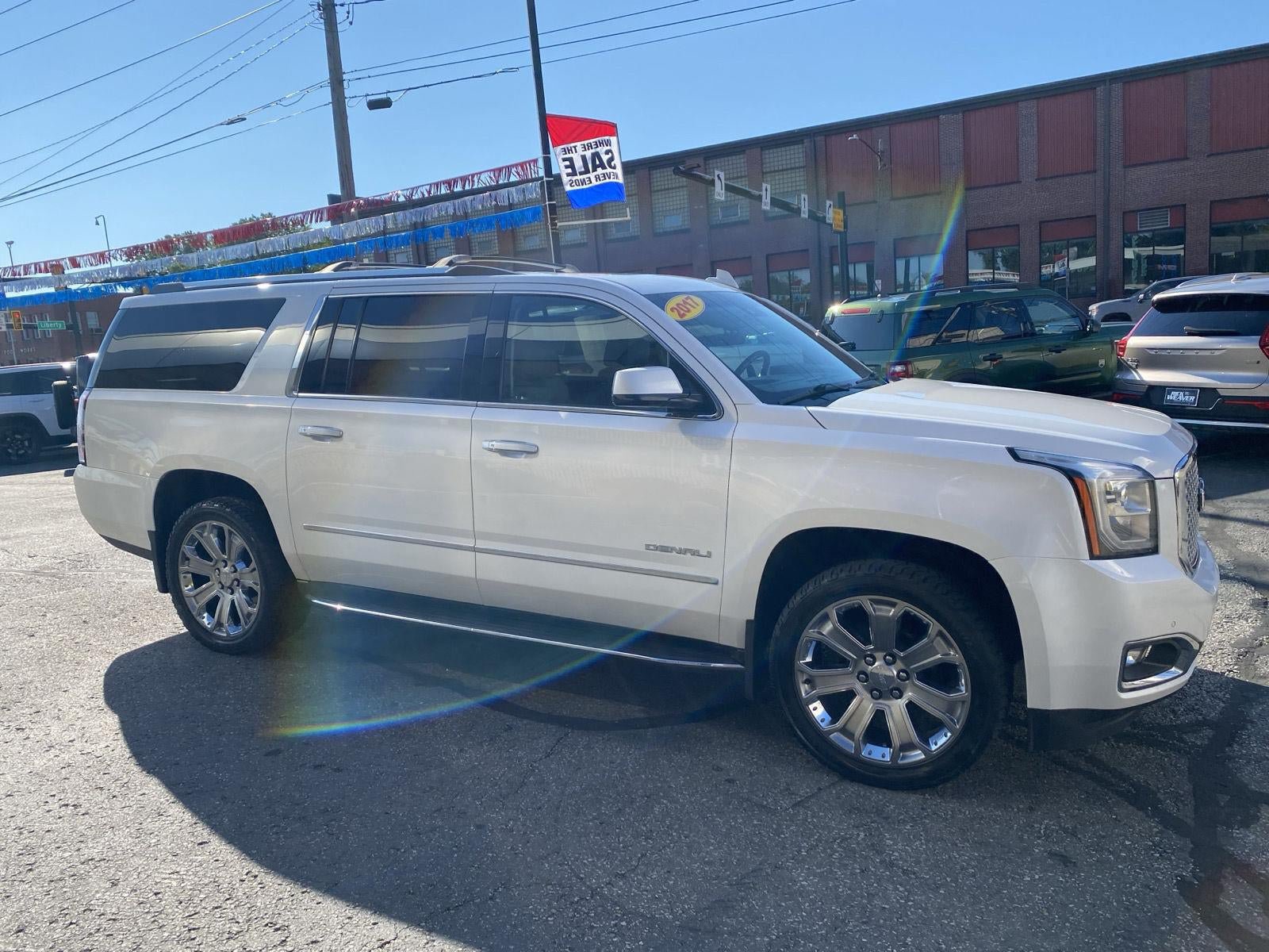 Used 2017 GMC Yukon XL Denali w/ Open Road Package AWD/4WD image 8