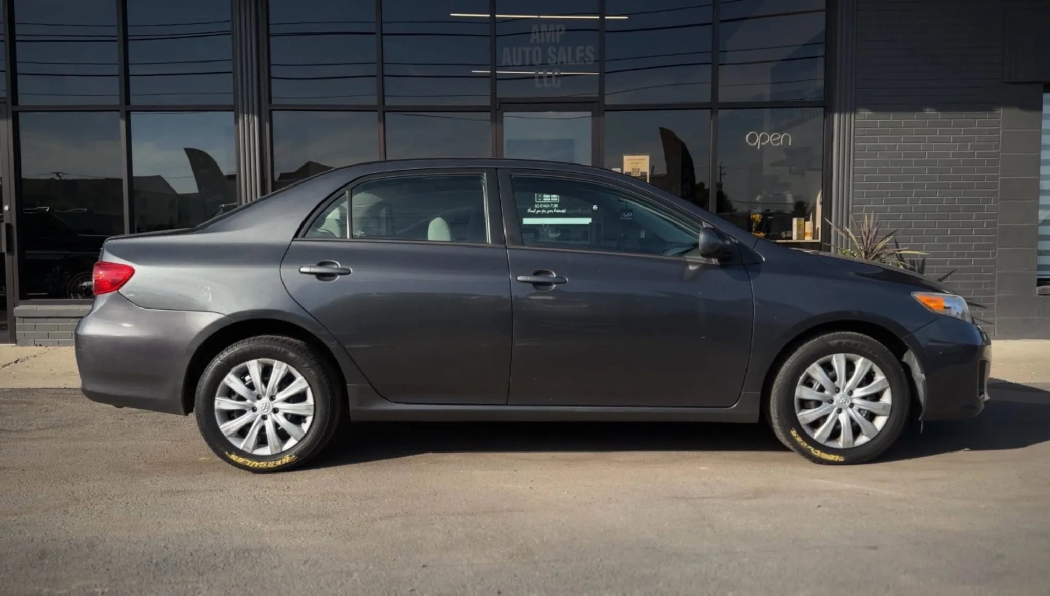 Used 2012 Toyota Corolla LE image 2