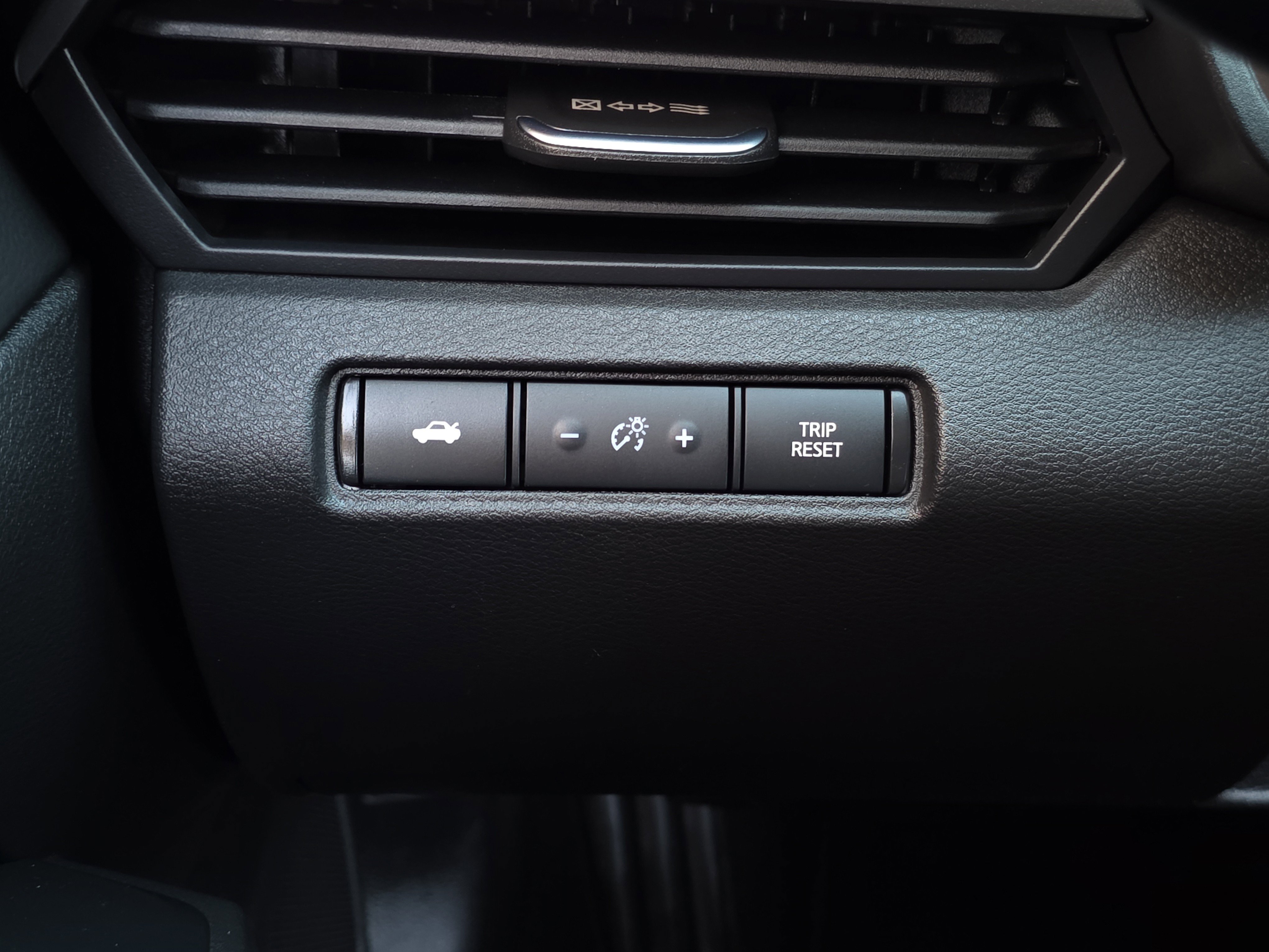 Used 2024 Nissan Altima 2.5 SV image 25